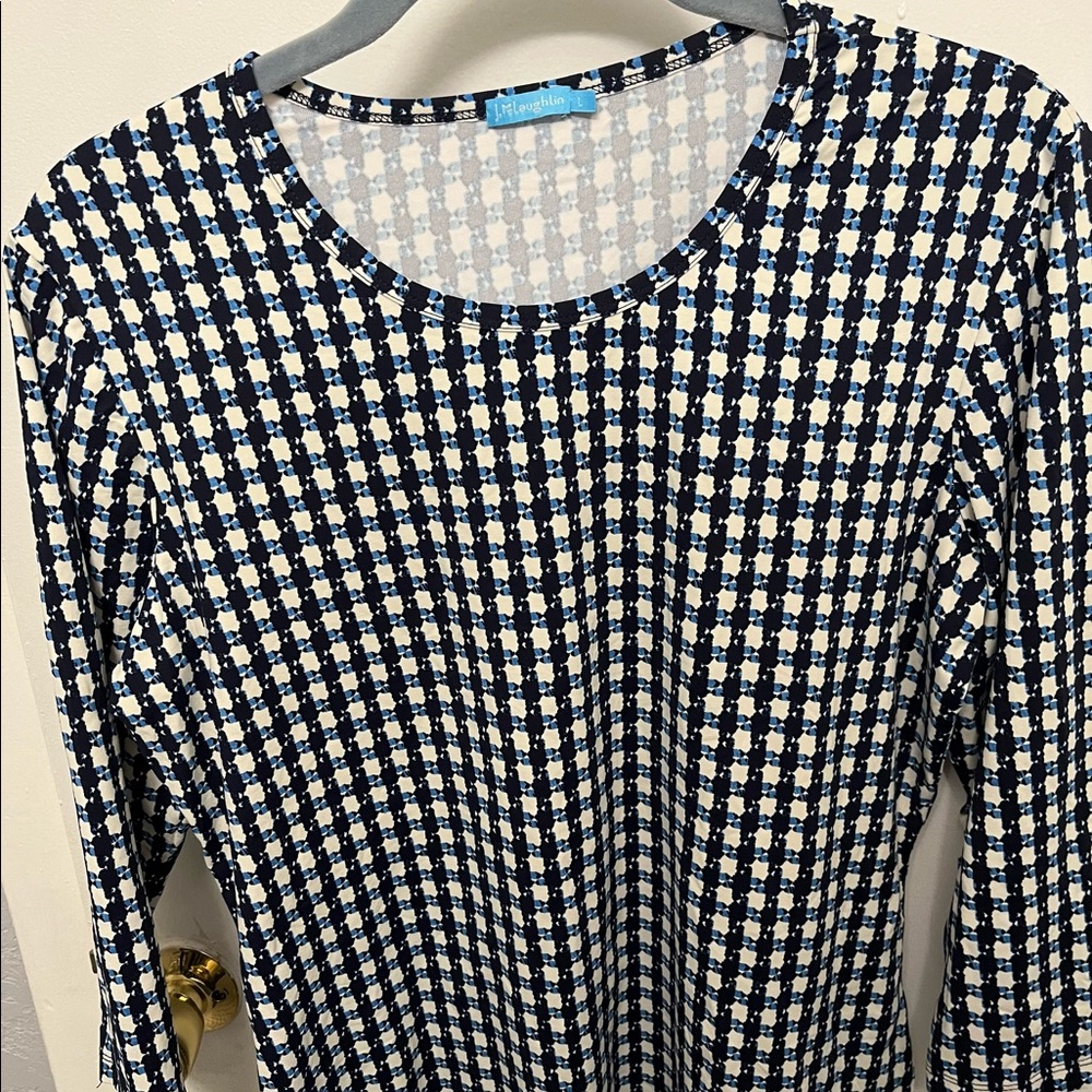 Nice casual top size L! Brand name: McLauglin